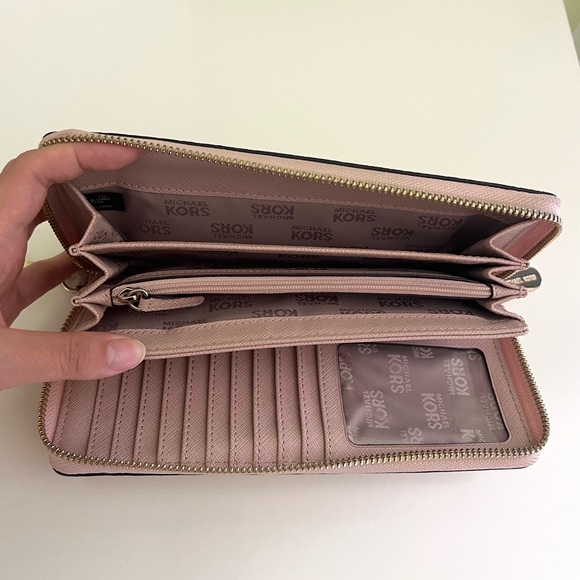 Michael Kors continental wallet - Picture 5 of 5